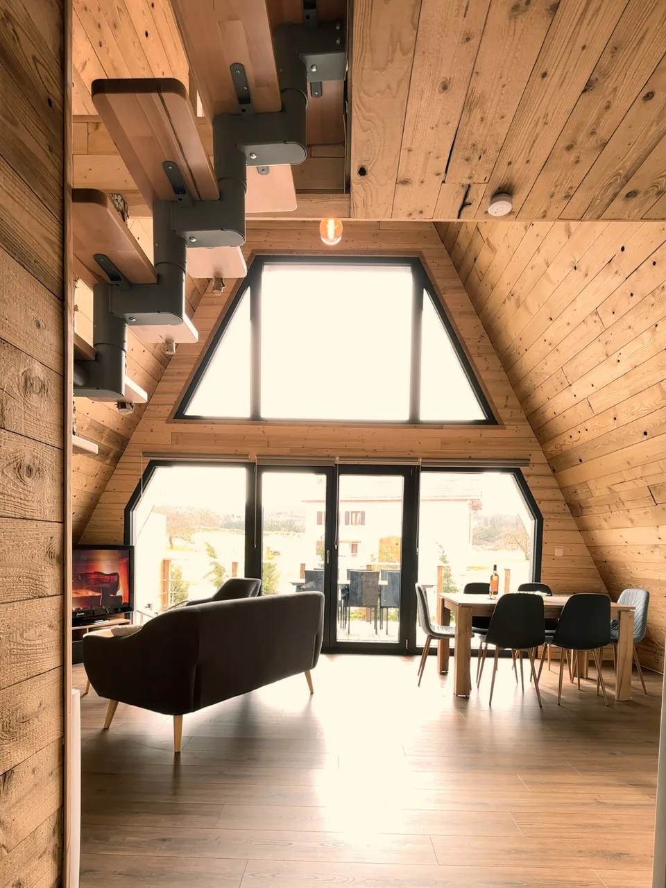 Hébergement Insolite dans les Vosges : Chalets A-Frame et Bain Nordique